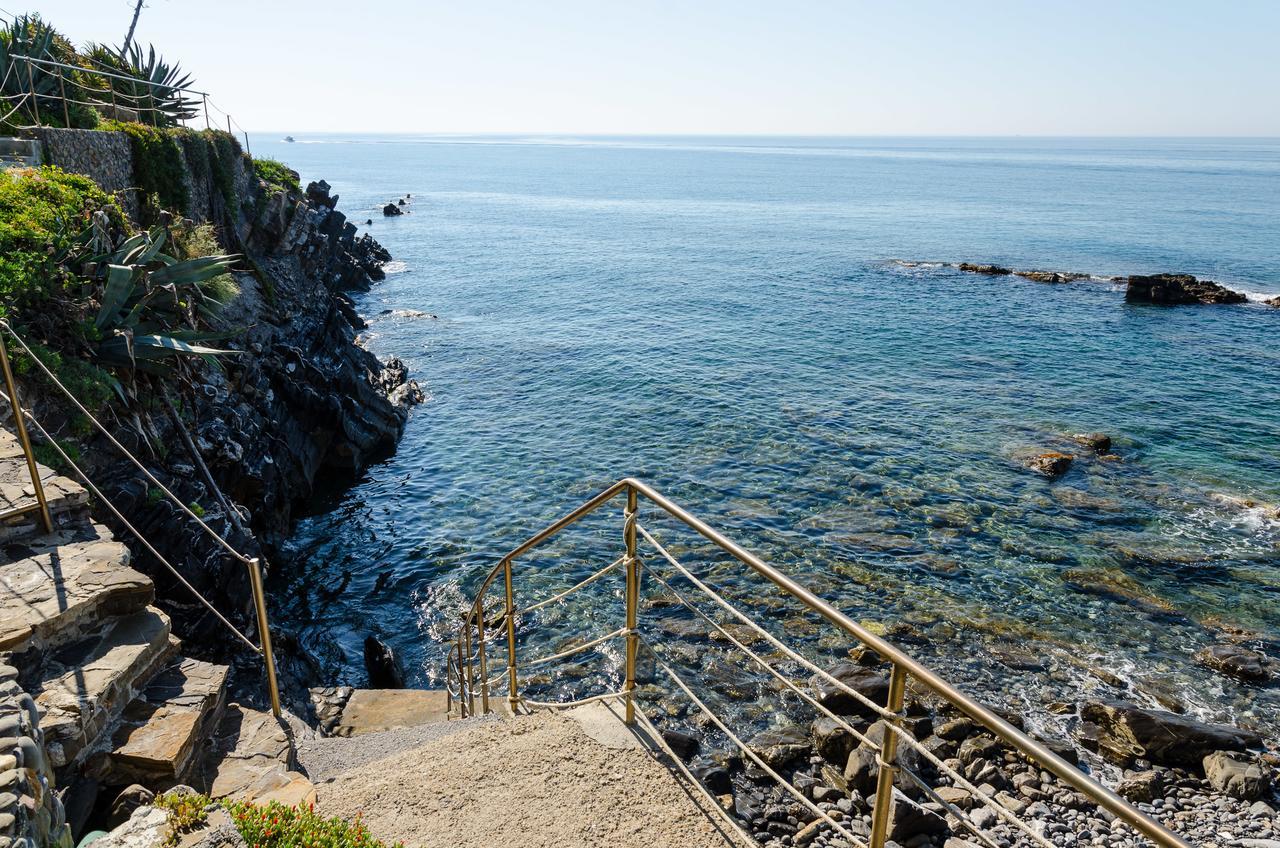 Seaside Holiday Apartment - Unique Location Cipressa Dış mekan fotoğraf