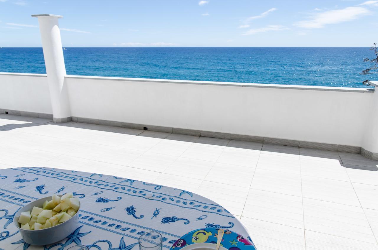 Seaside Holiday Apartment - Unique Location Cipressa Dış mekan fotoğraf