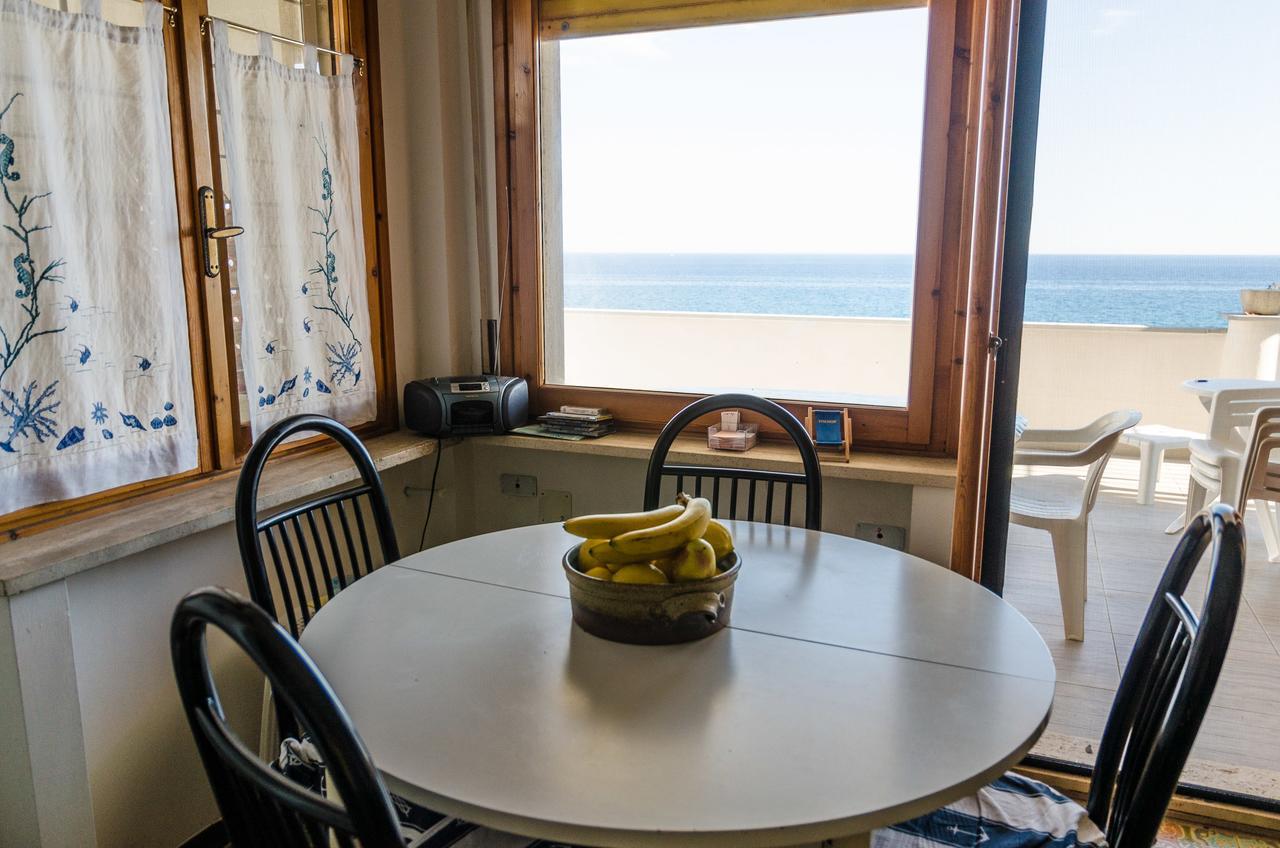 Seaside Holiday Apartment - Unique Location Cipressa Dış mekan fotoğraf