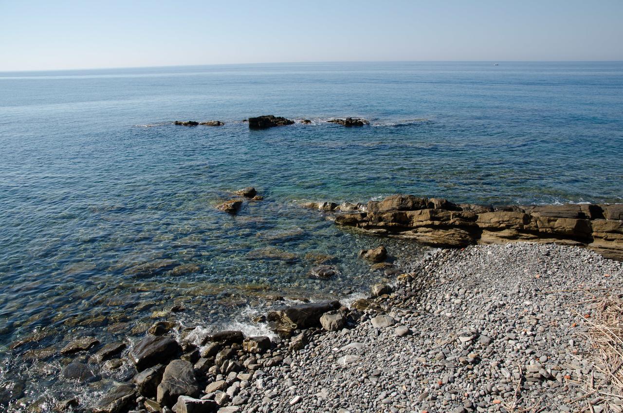 Seaside Holiday Apartment - Unique Location Cipressa Dış mekan fotoğraf